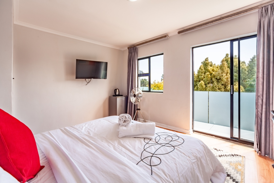 8 Bedroom Property for Sale in Milnerton Ridge Western Cape